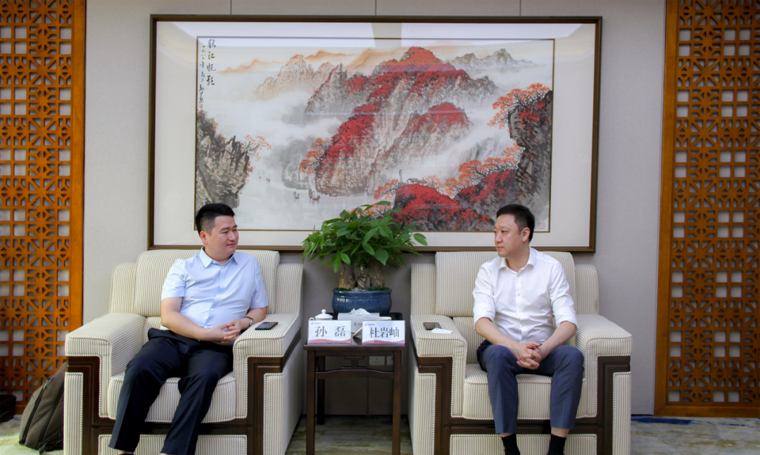 西安投資控股黨委書記、董事長杜巖岫會見西南證券江蘇分公司副總經理一行