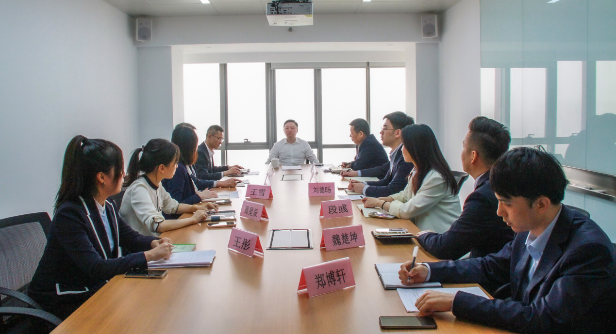 公司黨委書記、董事長杜巖岫調(diào)研投行業(yè)務部