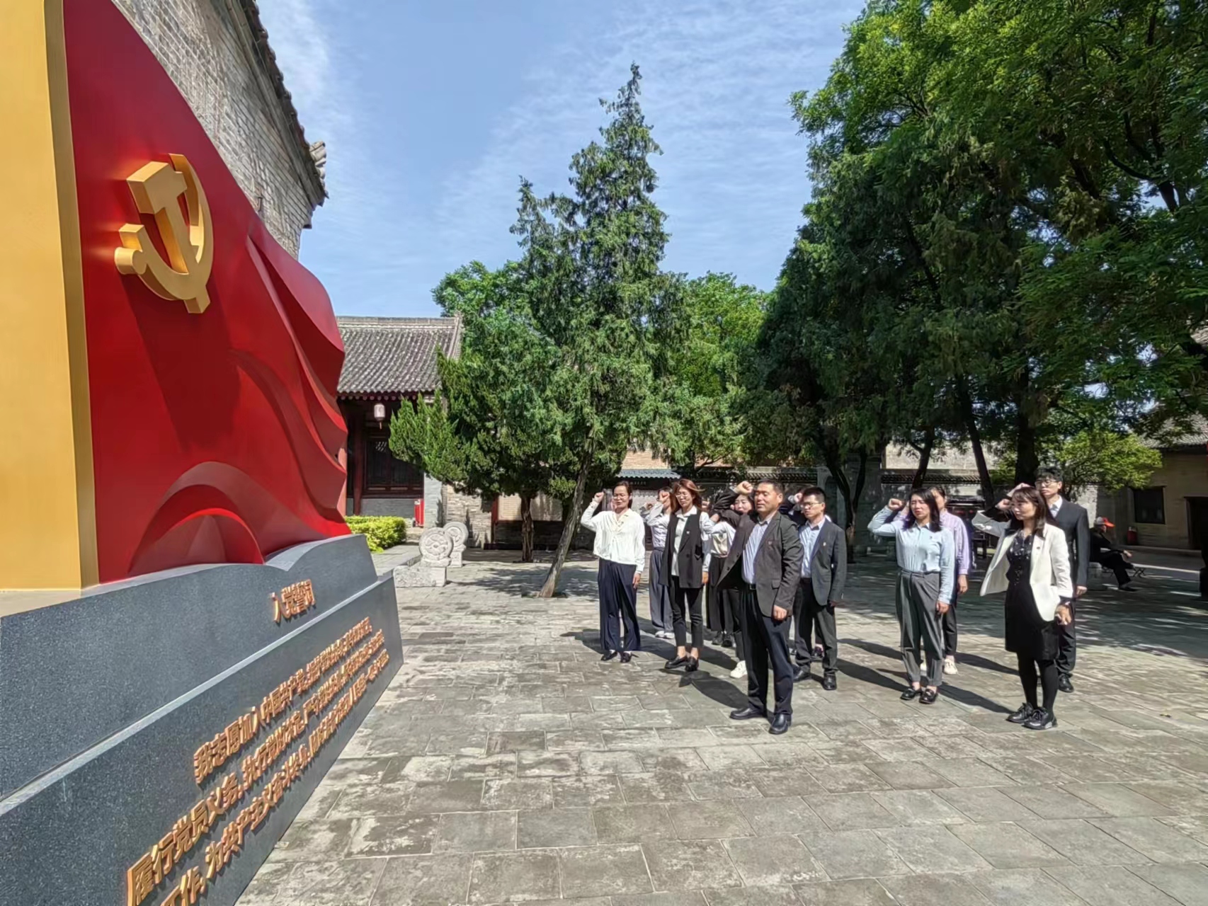 “重溫紅色歲月，弘揚革命精神” ——人力資源中心支部暨投資管理部黨支部主題聯(lián)合黨日活動